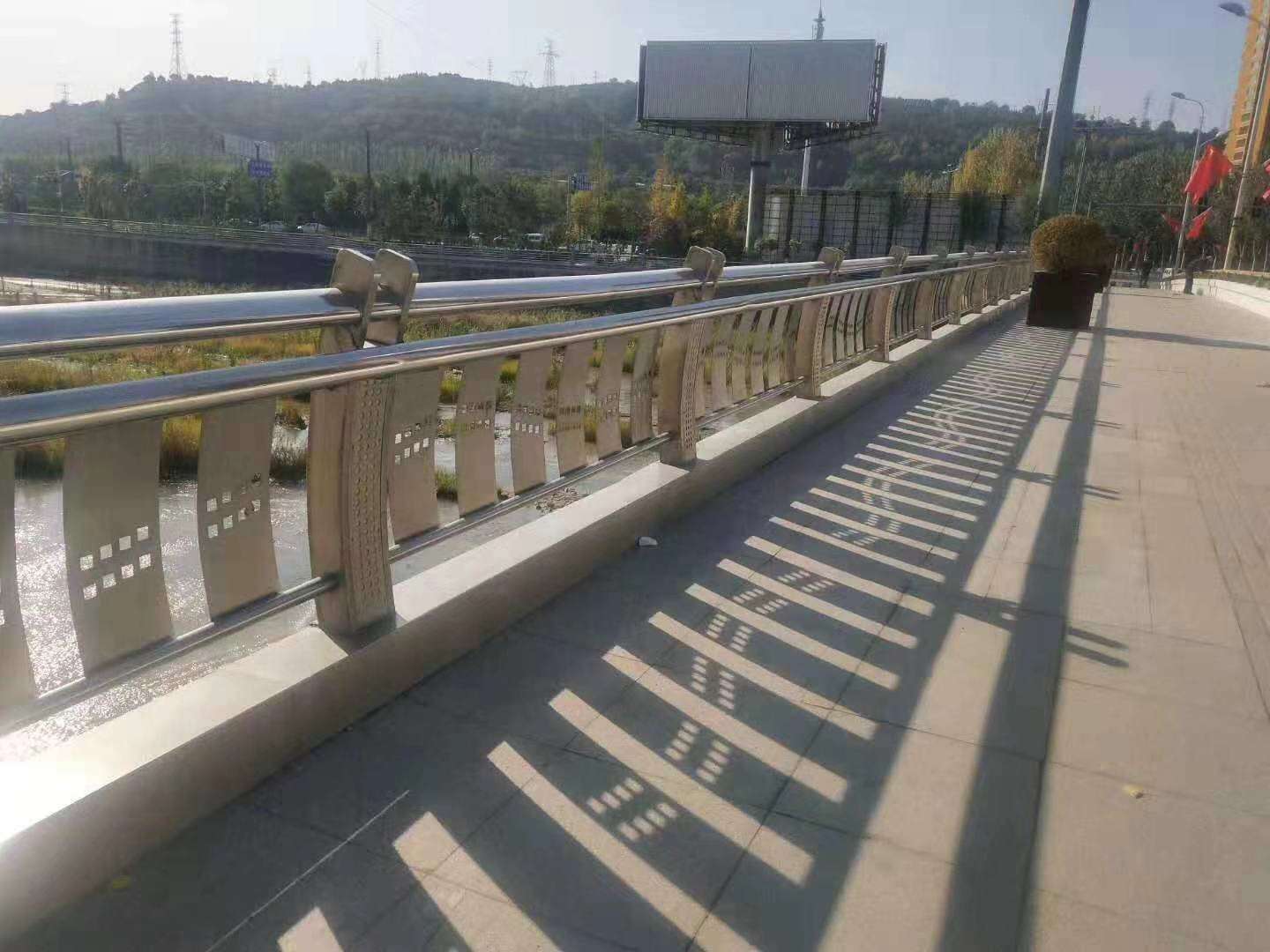 防撞立柱