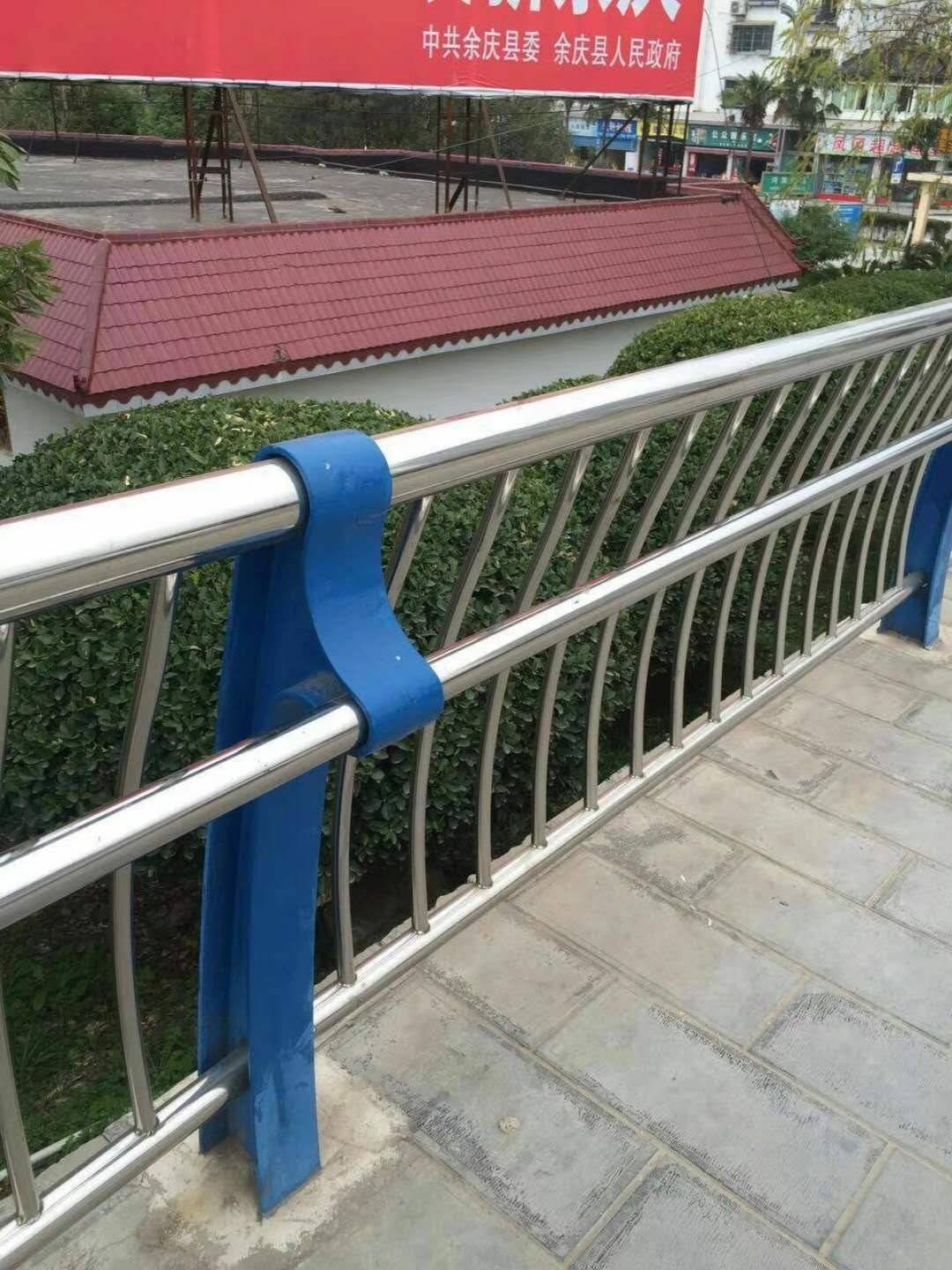 防撞立柱